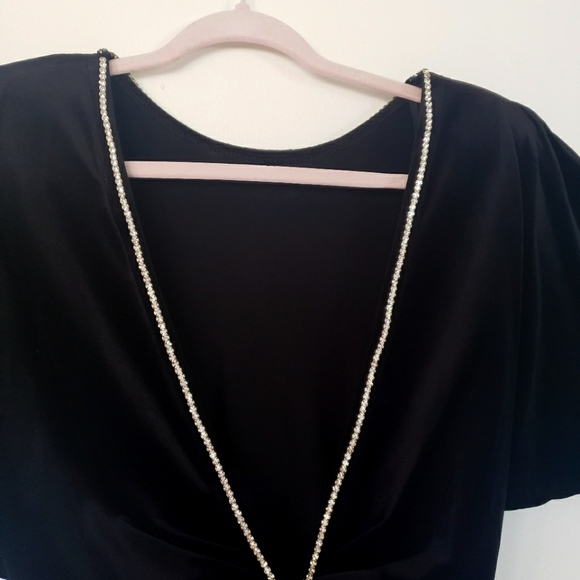 Black soft velvet dress open "V" back Bow w/rienstone accent on back sz S/M - Picture 3 of 9